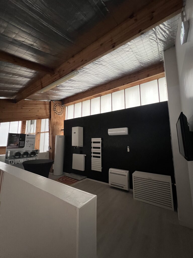 Photo d'un Showroom présentant les différents blocs de climatisation